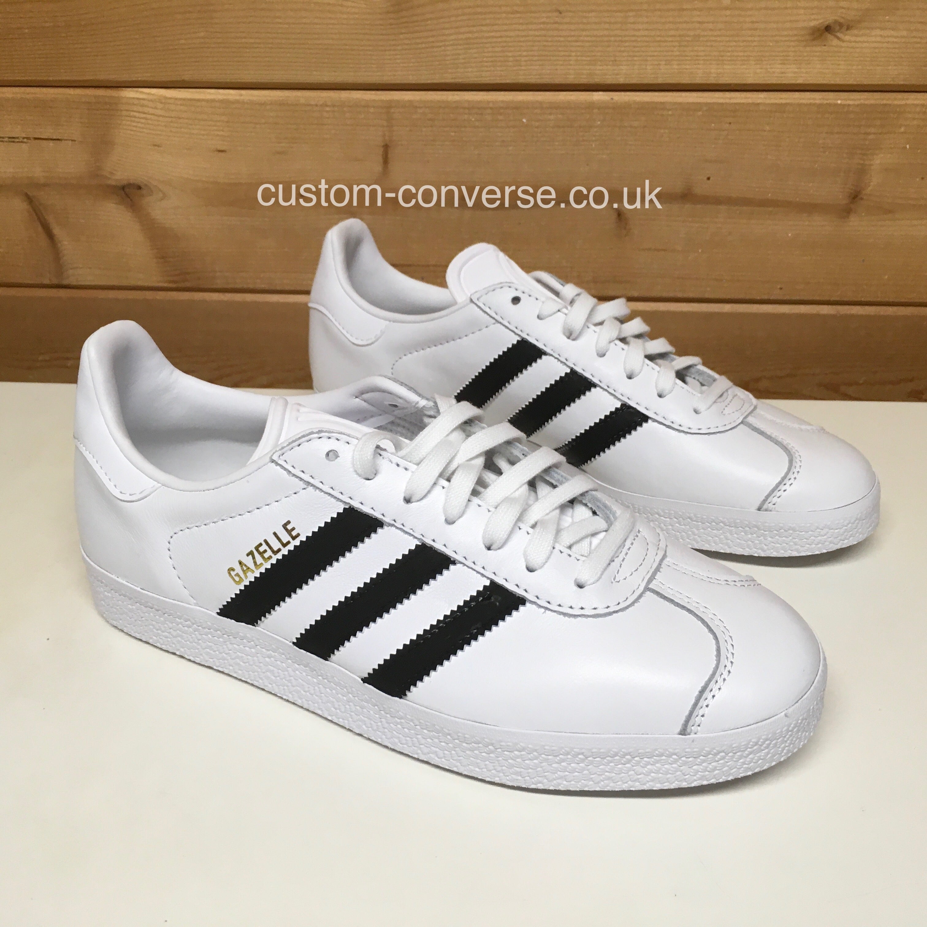 Adidas gazelle white black hot sale stripes