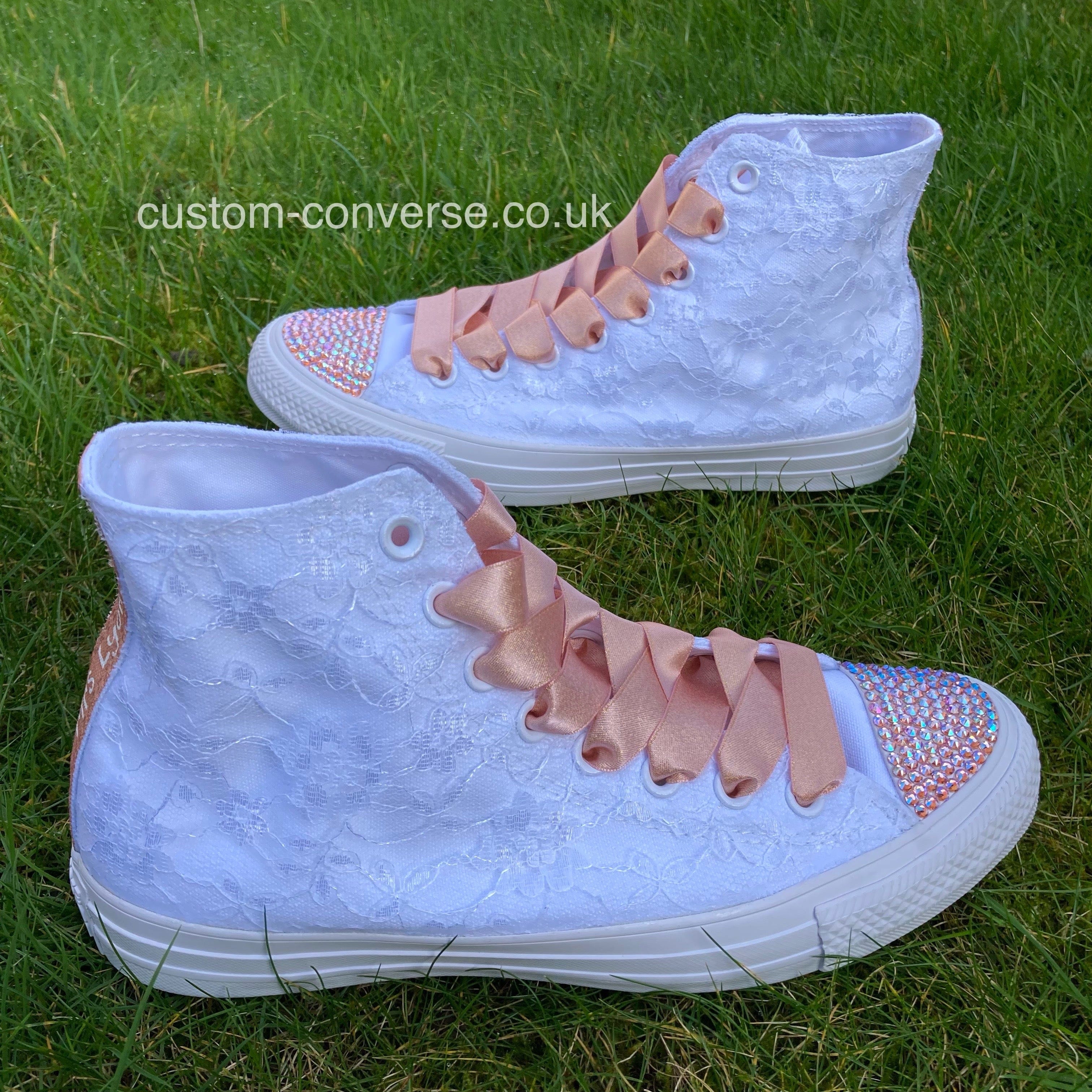 Blue converse deals with pink laces